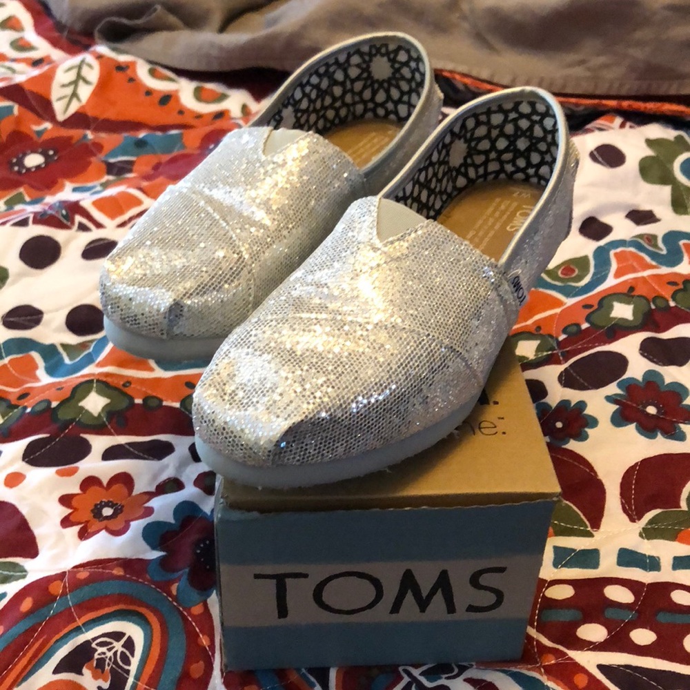 Toms size 7